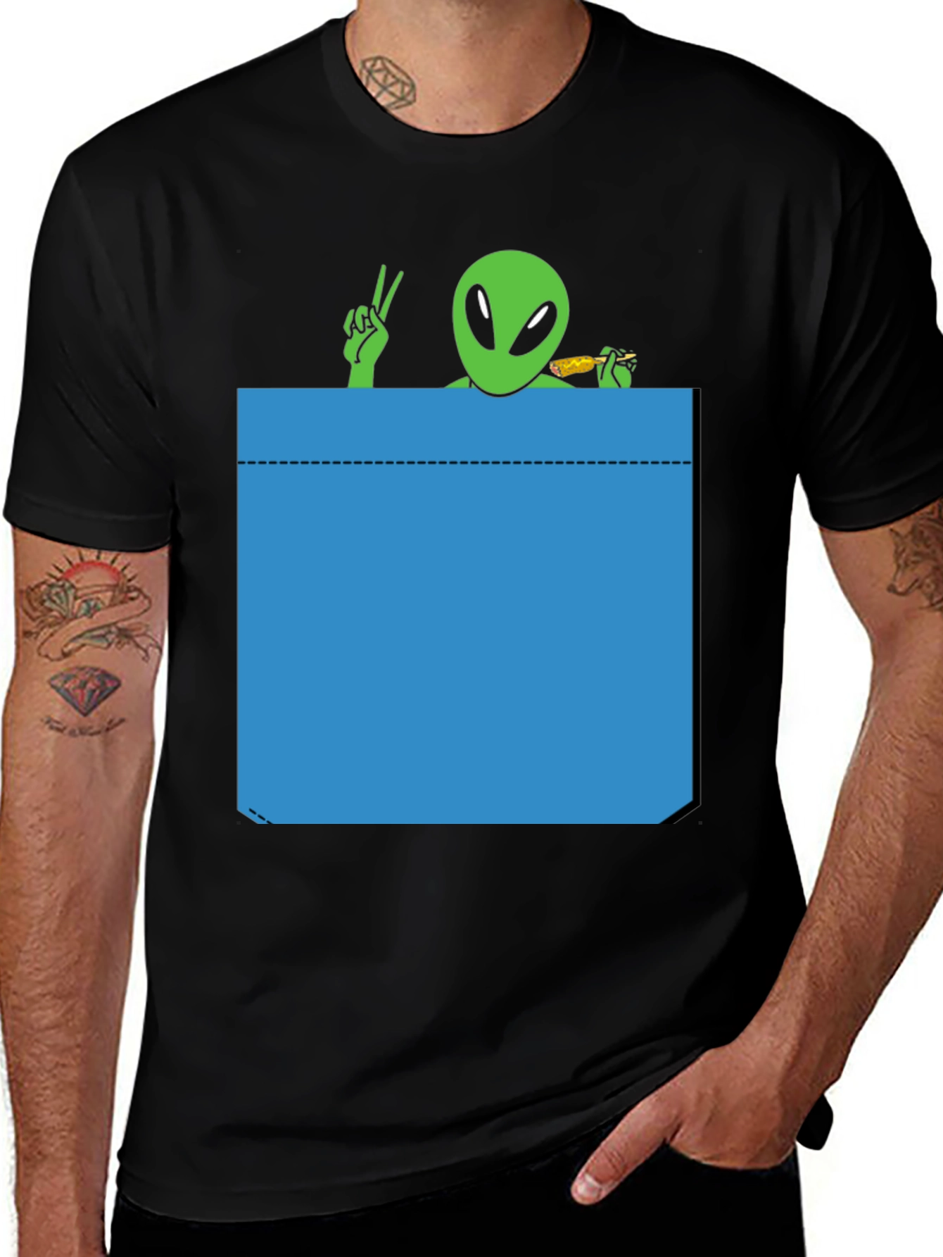 Alien Pocket T-Shirt - Peace & Snacks